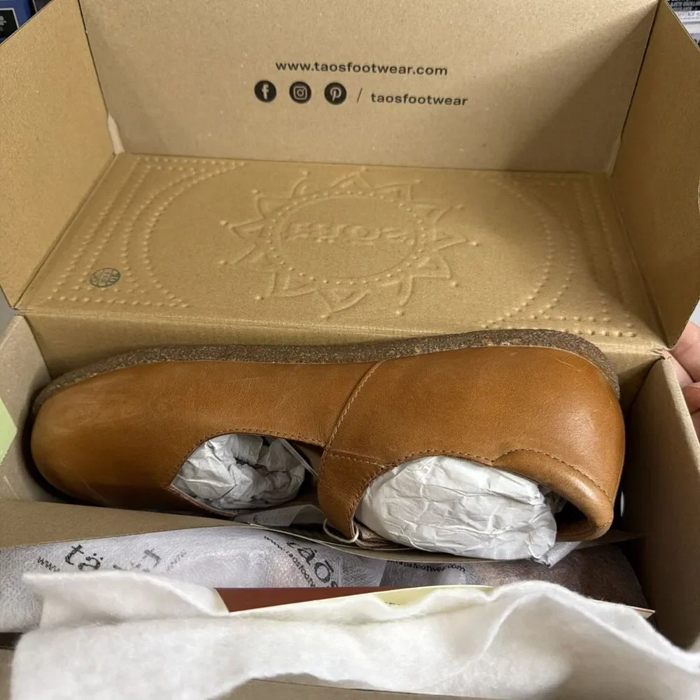 Taos Women’s Ultimate Caramel Size EU 41 US 10-10.5 NWB